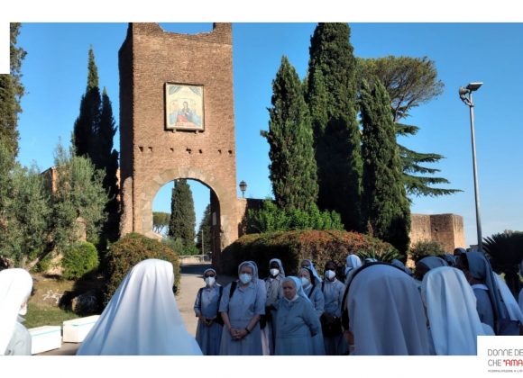 Sotto lo sguardo della Madonna del Divino Amore