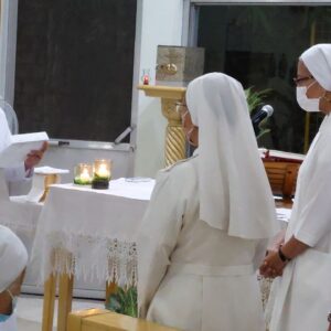 Sr. Rizza renews her religious vows / sr Rizza ha rinnovato la sua professione