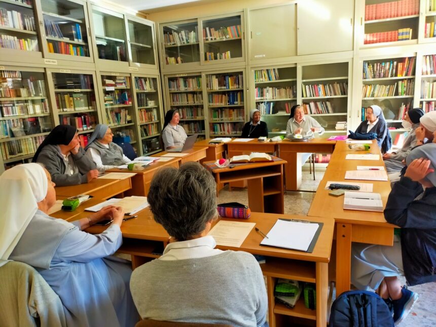 Sorelle superiore di comunità in formazione