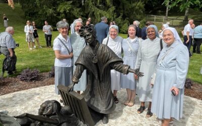 Inaugurata a Schio la statua di s. Bakhita che accoglie chi bussa